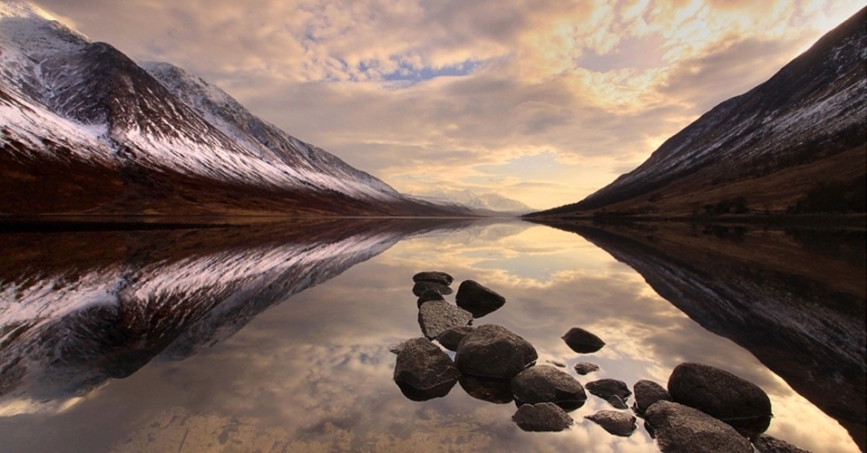 23.nov.2012 - Aqui, o fotógrafo voltou sua lente para o Lago Etive, também na Escócia. Ele comenta que as Terras Altas escocesas são particularmente interessantes, devido às suas transformações de cores e ambientes, características do outono