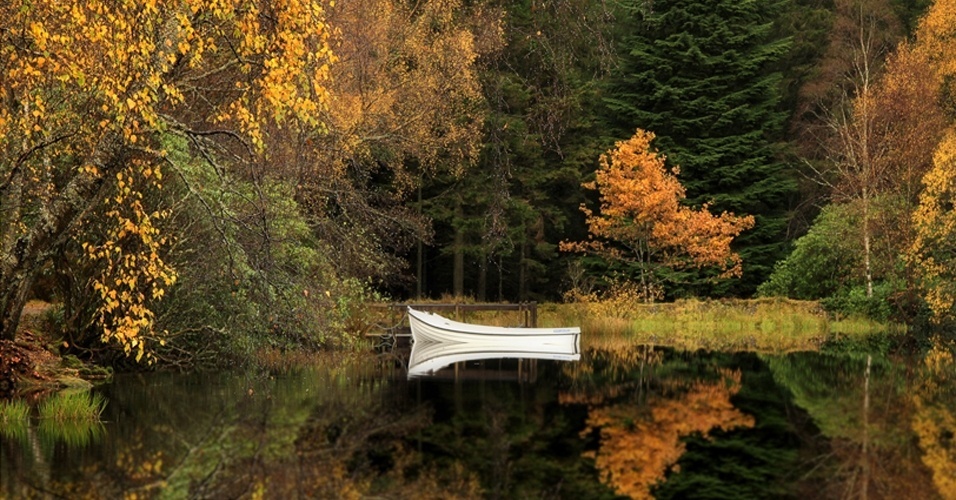 23.nov.2012 - Merrifield é fascinado por regiões ao norte da Grã-Bretanha, em especial a Escócia, onde, segundo ele, é mais fácil flagrar o "esplendor do outono". Esta imagem foi feita no Lago Glencoe, nas Terras Altas da Escócia