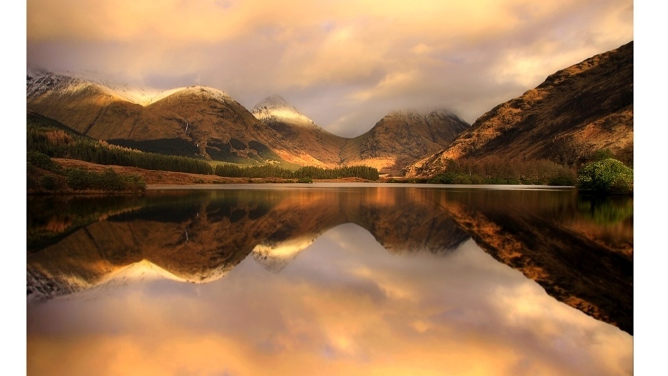 As fotos de Merrifield por vezes lembram pinturas, como esta que remete a uma aquarela de Turner, o mestre inglês do século 18 que tinha na natureza sua maior musa - Roger Merrifield / Barcroft Media