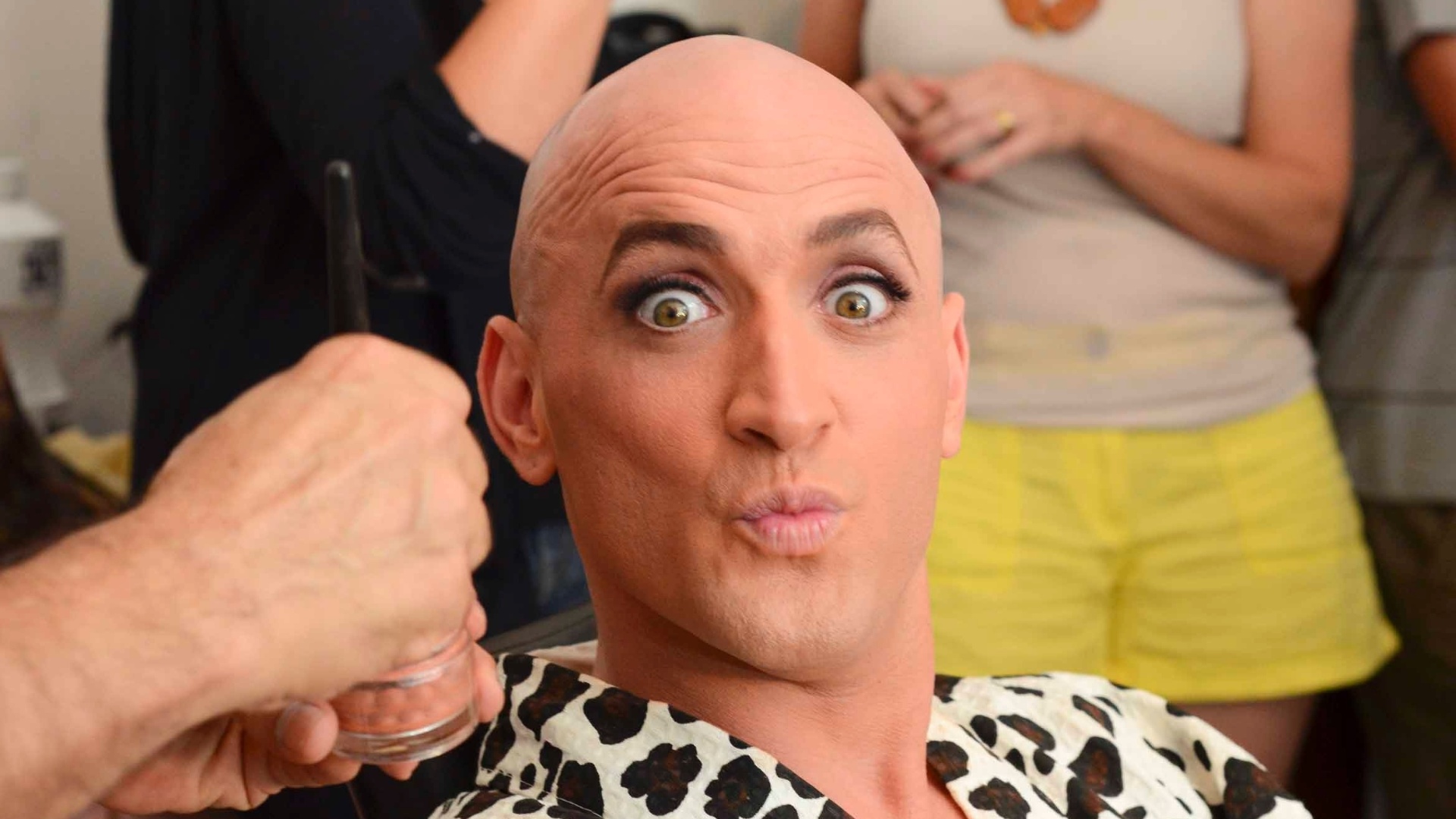 O ator Paulo Gustavo é maquiado como Dona Hermínia antes de começar a filmagem do longa "Minha Mãe É Uma Peça" (novembro/2012) - Paprica Fotografia