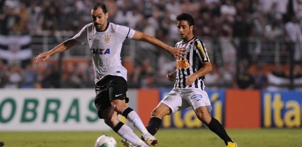Meia-atacante Felipe Anderson encara Danilo em duelo contra o Corinthians - Junior Lago/UOL