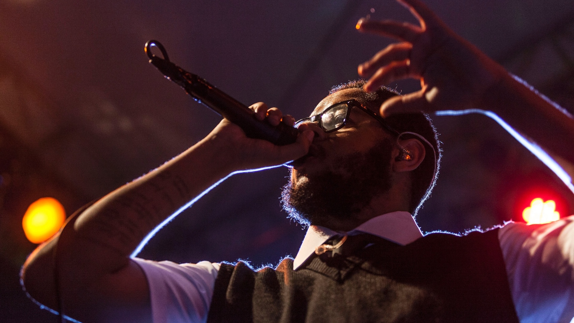 O rapper Emicida se apresenta na segunda noite do festival Back2Black, no Rio de Janeiro (24/11/12) - Ana Carolina Fernandes/UOL