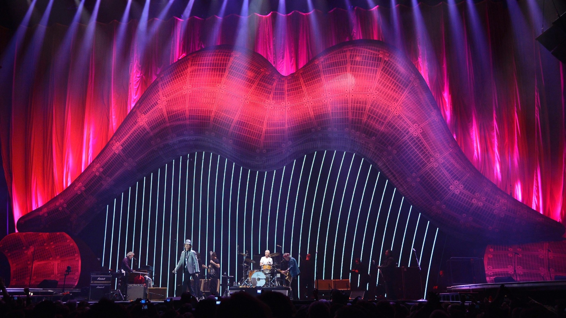 Para a alegria dos fãs, é a primeira vez em duas décadas que todos os integrantes dos Stones tocam juntos sobre um palco (25/11/12) - Toby Melville/Reuters
