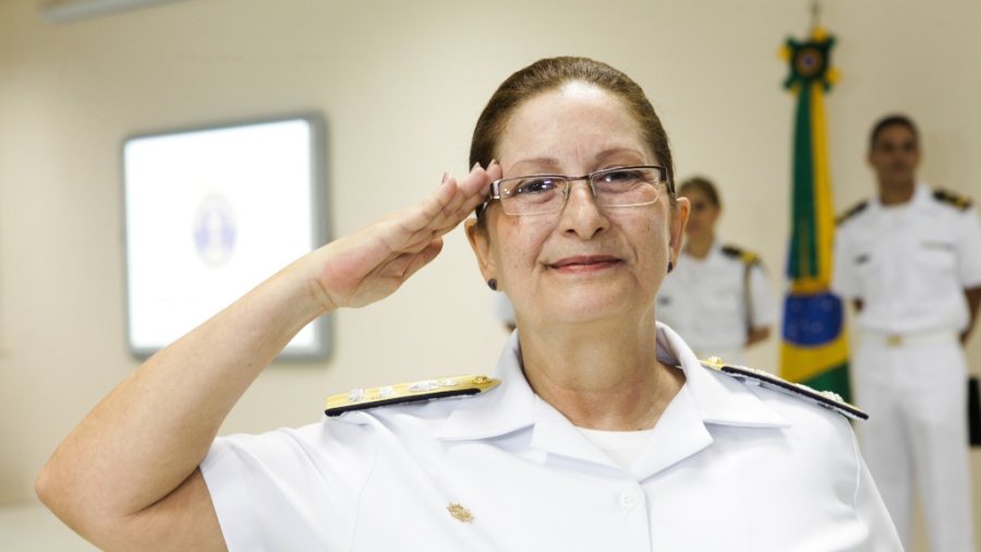 A capitã de mar e guerra Dalva Maria Carvalho Mendes se tornou a primeira mulher a ser promovida a almirante nas Forças Armadas - Gianne Carvalho/Folhapress