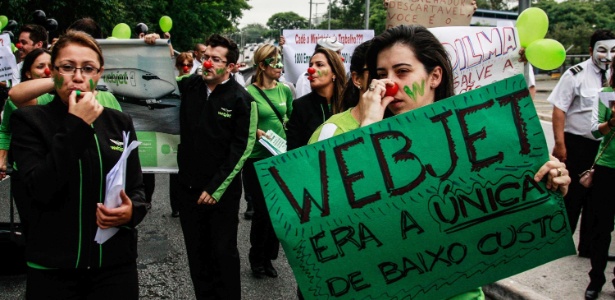 Demitidos pela Webjet protestam no aeroporto de Congonhas, em São Paulo, em 2012 - Tonny Campos/Futura Press