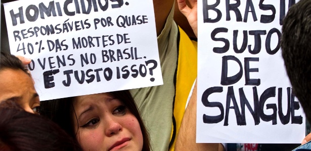 Protesto "São Paulo Quer Paz" reúne manifestantes no Pátio do Colégio contra a violência - Marlene Bergamo/Folhapress