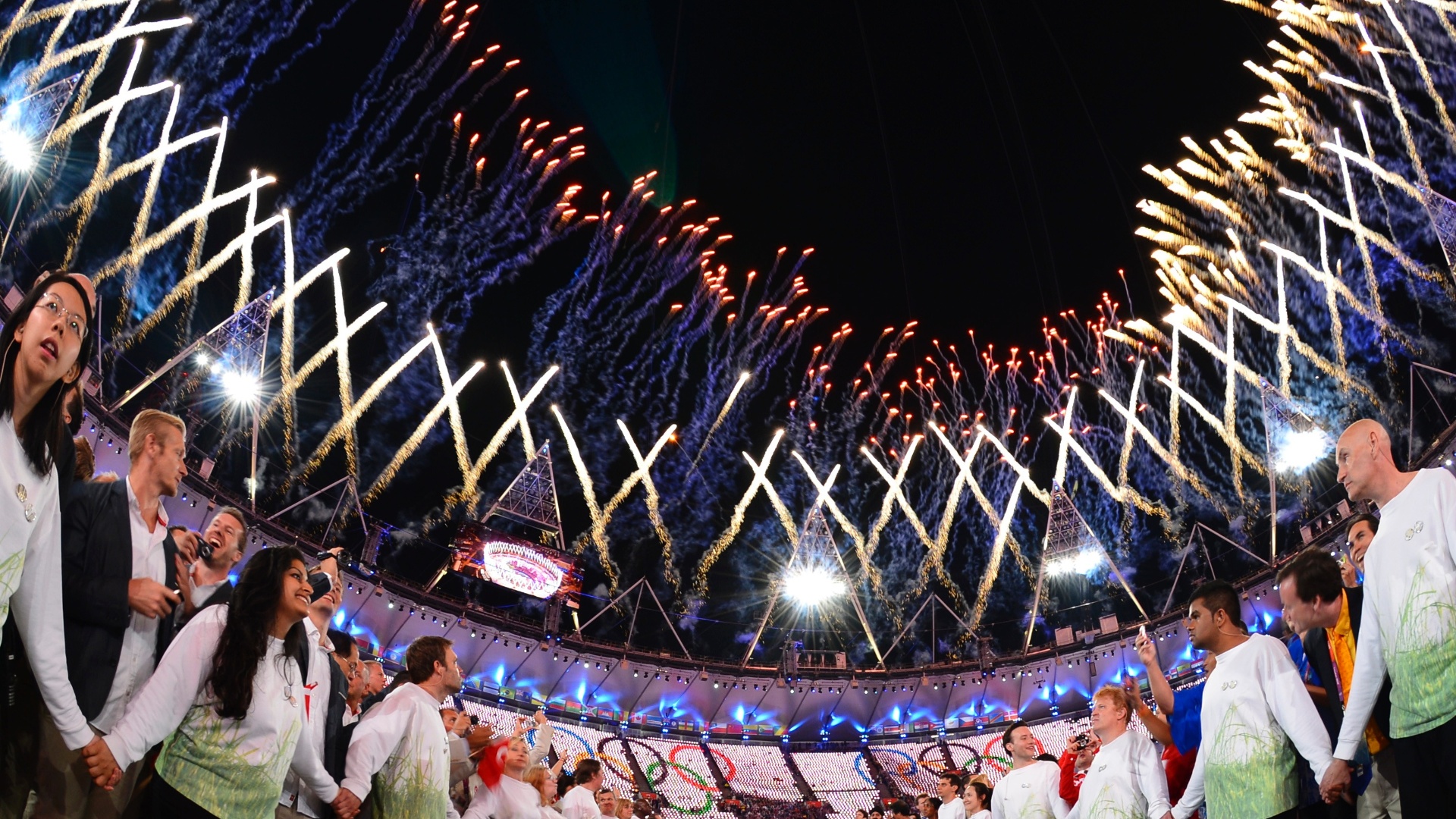 Show de fogos ilumina céu de Londres após cerimônia de abertura dos Jogos Olímpicos -  POOL New / Reuters