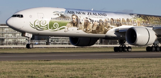 Avião da Air New Zeland adesivado com imagens da primeira parte do filme "O Hobbit", de Peter Jackson, que estreia em dezembro (26/11/12) - Neil Hall/Reuters