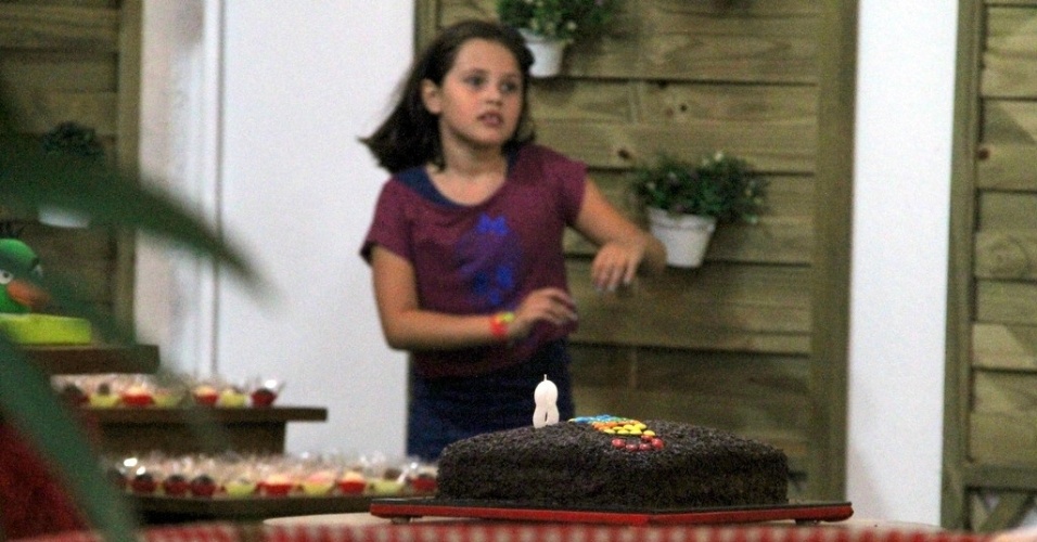 Catarina, filha dos atores Marcelo Serrado e Rafaela Mandelli, comemorou oito anos em festa no Rio de Janeiro (26/11/12)