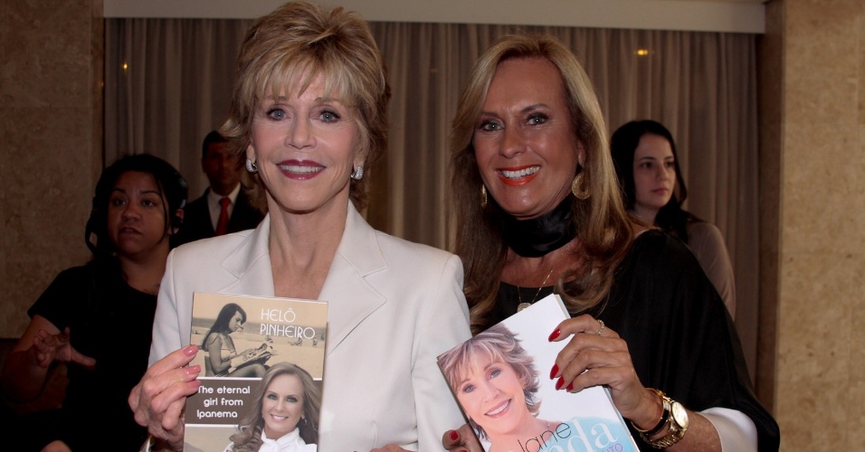 A atriz americana Jane Fonda troca livro com Helô Pinheiro em fórum de longevidade em hotel de São Paulo (27/11/12)