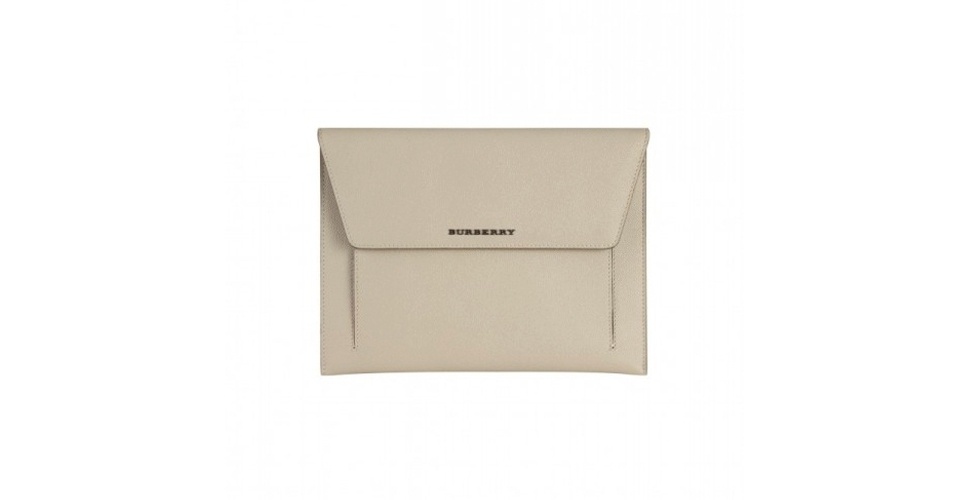 Bege, estilo envelope; R$ 1.275, na Burberry (Tel.: 11 3152-6555). Preço pesquisado em novembro de 2012 e sujeito a alterações - Divulgação