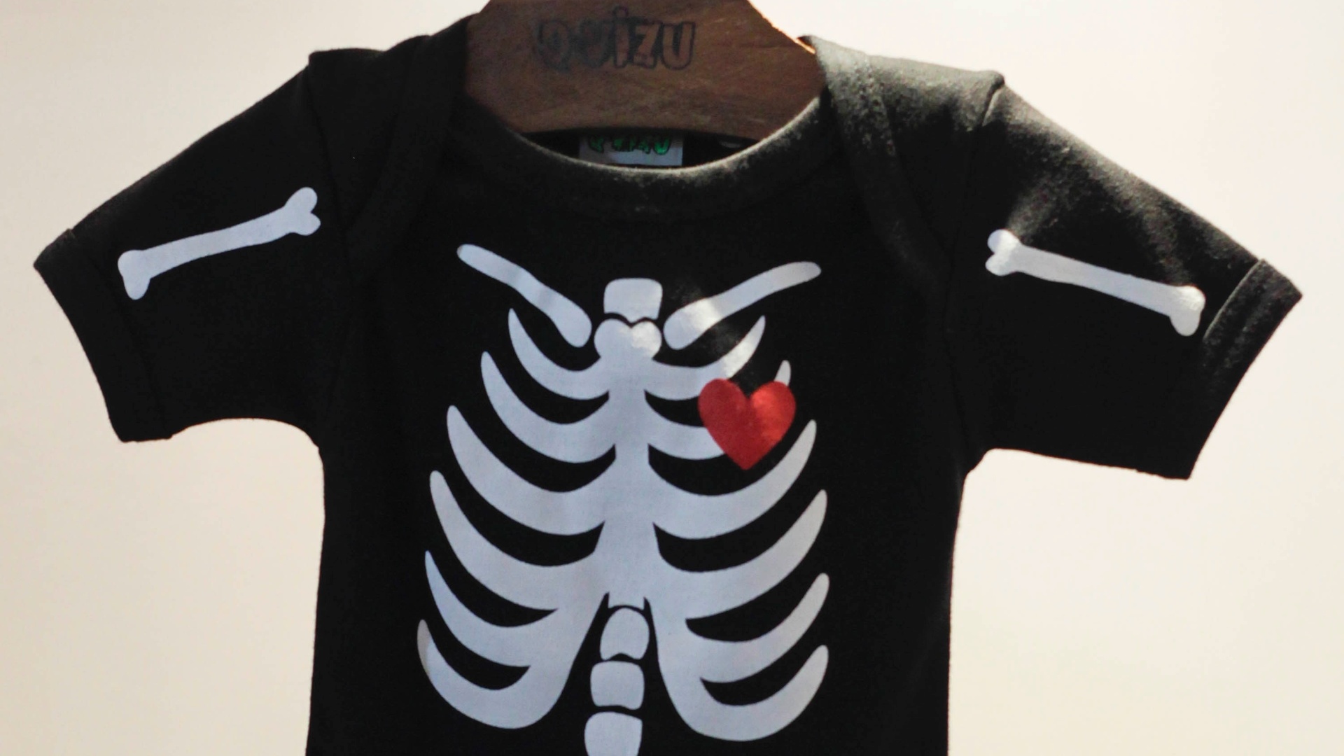 27.nov.2012 - roupa infantil da Feira de Moda e Decoração Infantil Ópera, de São Paulo - Fernando Donasci/UOL