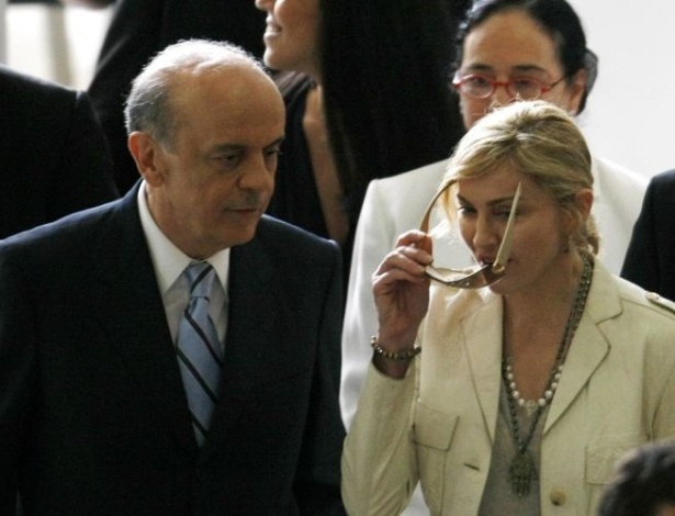 10.fev.2010 - Além do Rio, a cantora foi a SP para se encontrar com o ex-governador de São Paulo, José Serra, no palácio dos Bandeirantes