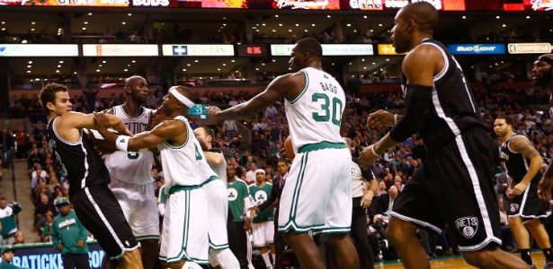 Briga entre jogadores dos Celtics e dos Nets, que acabou com três expulsos - Jared Wickerham/Getty Images/AFP