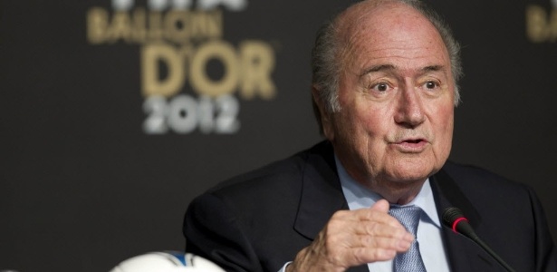 Presidente da Fifa, Joseph Blatter, não apoia a decisão do Milan de deixar o gramado - Sebastião Moreira/EFE