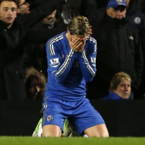 Fernando Torres, do Chelsea, lamenta gol perdido pelo Inglês; atacante é defendido pelo técnico