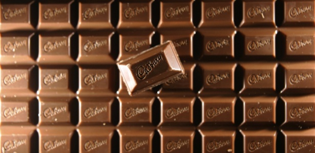 Marca inglesa diz que sua nova barra de chocolate foi feita para resistir ao calor brasileiro - Leon Neal/AFP