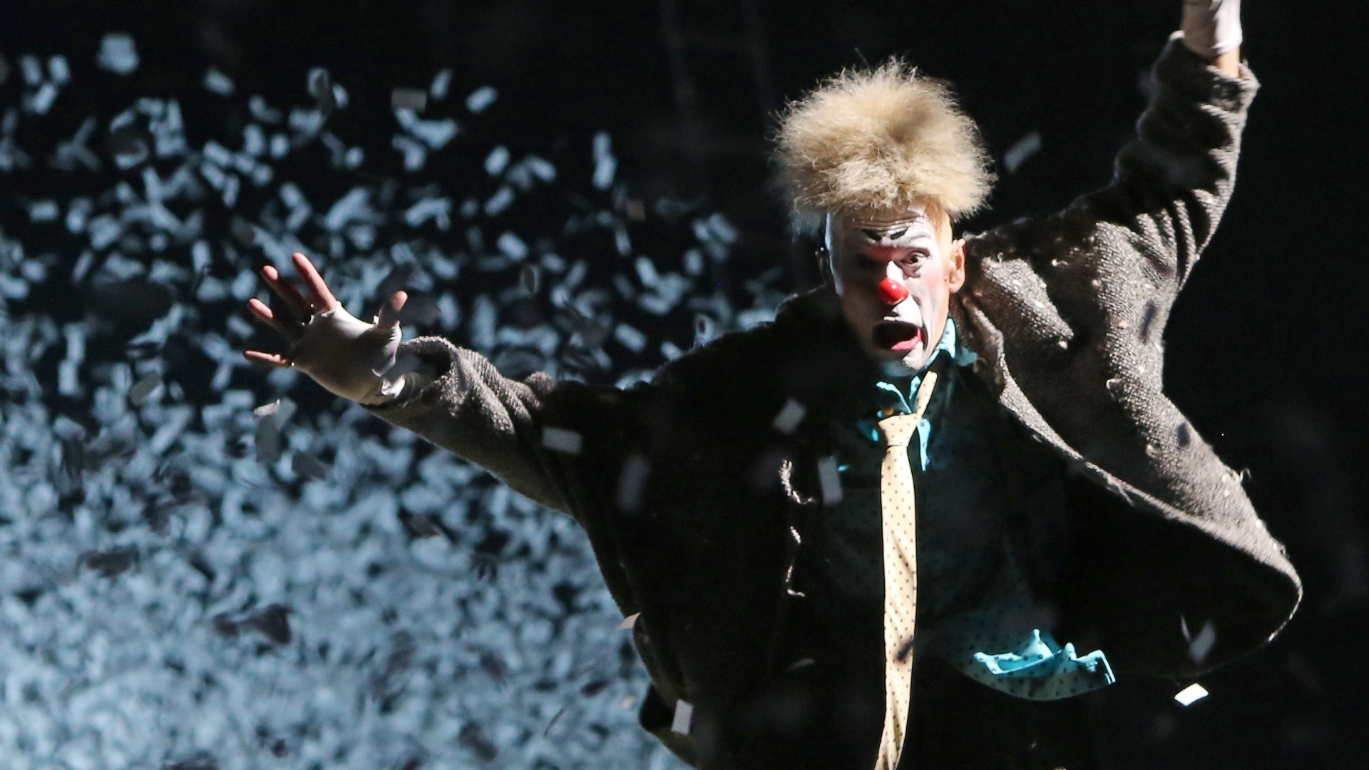 28.nov.2012 - O espetáculo "Alegria", do Cirque du Soleil, estreou no Omnisports Palace of Bercy, em Paris. "Alegria", um dos mais populares shows do grupo canadense fundado em 1984, foi criado para comemorar o décimo aniversário da companhia em 1994. Desde a estreia, o espetáculo já foi assistido por mais de dez milhões de pessoas em cerca de 65 países - Brainpix