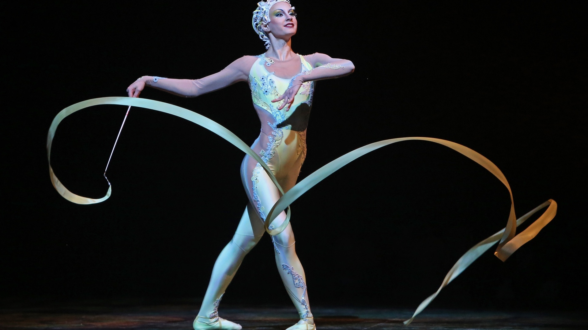 28.nov.2012 - O espetáculo "Alegria", do Cirque du Soleil, estreou no Omnisports Palace of Bercy, em Paris. "Alegria", um dos mais populares shows do grupo canadense fundado em 1984, foi criado para comemorar o décimo aniversário da companhia em 1994. Desde a estreia, o espetáculo já foi assistido por mais de dez milhões de pessoas em cerca de 65 países - Brainpix