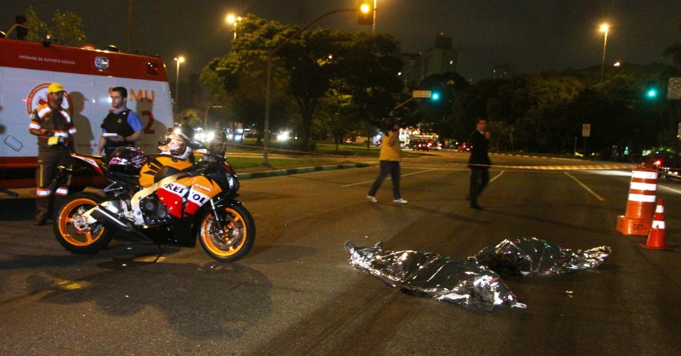 30.nov.2012 - Um casal de comerciantes foi morto a tiros ao reagir a uma suposta tentativa de roubo na avenida Bandeirantes, uma das mais movimentadas de São Paulo