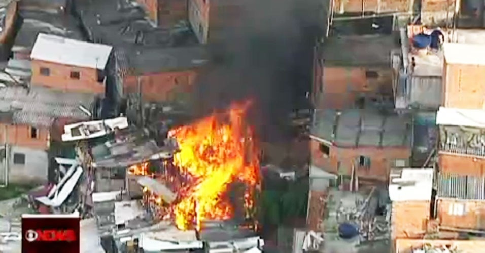 Resultado de imagem para Grande incêndio em São Paulo. Favela de Paraisópolis está em chamas