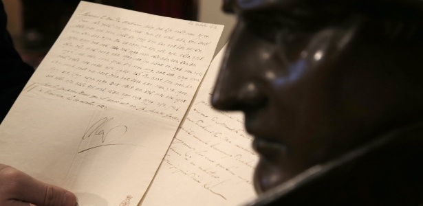 Carta de Napoleão Bonaparte é exibida em Fontainebleau (28/11/12) - AP Photo/Christophe Ena