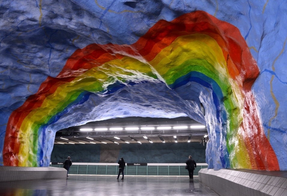 Estações de metrô europeias são transformadas em instalações artísticas no projeto "Art Station Line 1". Na foto, metrô de Estocolmo, na Suécia. Noventa das 100 estações de metrô da cidade foram decoradas com instalações e pinturas de 150 artistas - AFP PHOTO / MARIO LAPORTA