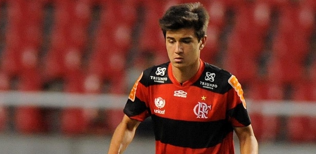 Mattheus acertou novo contrato com o Flamengo e ficará no clube até junho de 2016 - Alexandre Vidal/Fla Imagem