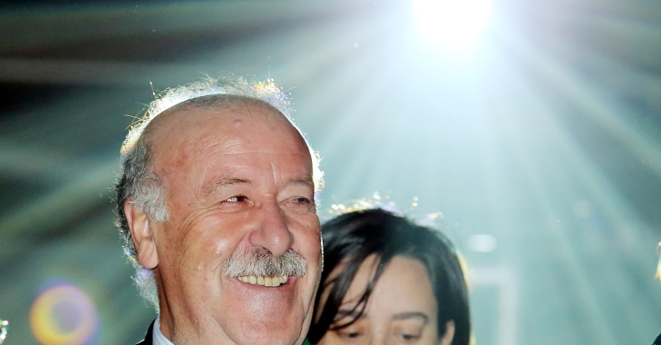 01.dez.2012 - Vicente del Bosque, técnico da Espanha, sorri na plateia do sorteio da Copa das Confederações, em São Paulo