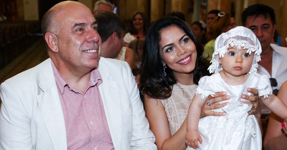 1. dez. 2012 - Amilcare Dallevo e Daniela Albuquerque, batizam sua filha Alice, na Paróquia Nossa Senhora do Rosário de Pompéia, em São Paulo