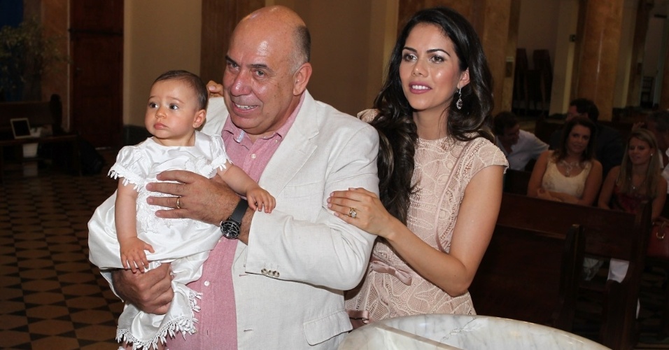 1. dez. 2012 - Daniela Albuquerque e Amilcare Dallevo Jr batizam sua filha, Alice, de sete meses, em São Paulo 