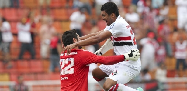 Dênis e Casemiro comemoram gol do São Paulo na vitória por 3 a 1 sobre o Corinthians - Moacyr Lopes Junior/Folhapress