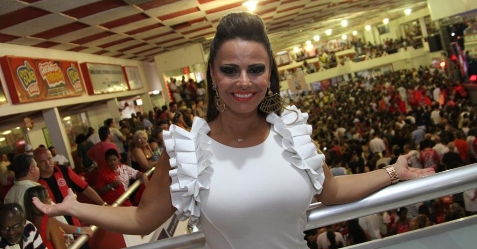1.dez.2012: A rainha de bateria do Salgueiro, Viviane Araújo, participa do ensaio da escola de samba para o Carnaval 2013, em quadra na Tijuca, no Rio de Janeiro - AgNews