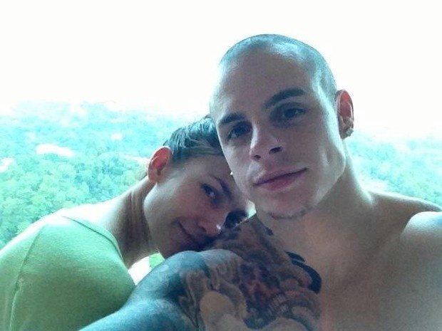 3.dez.2012 - A cantora Jennifer Lopez publica foto no Instagram ao lado do namorado Casper Smart