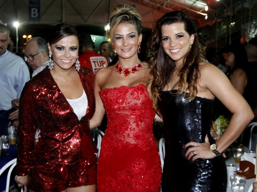 3.dez.2012 - Viviane Araújo, Lucilene Caetano e Renata Santos no lançamento do CD das Escolas de Samba do Rio para o Carnaval 2013, na Cidade do Samba, no Centro, Rio de Janeiro - Roberto Filho/AgNews