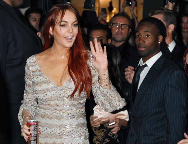 A atriz Lindsay Lohan em Beverly Hills (11/10/12)