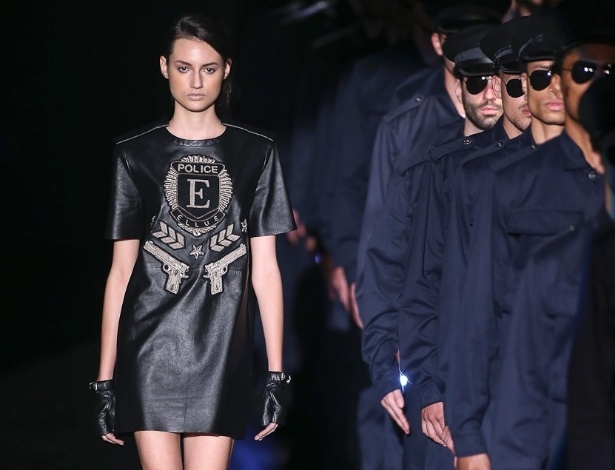 A Ellus, do SPFW, mostrou um vestidinho simples, com modelagem de camisetão. O look é jovem e descompromissado, podendo ser combinado com tênis ou salto alto - Alexandre Schneider/UOL