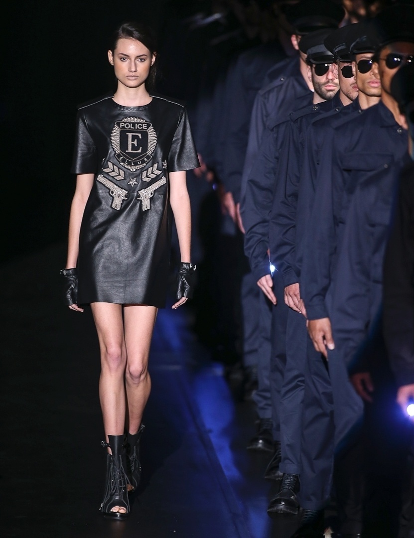 A Ellus, do SPFW, mostrou um vestidinho simples, com modelagem de camisetão. O look é jovem e descompromissado, podendo ser combinado com tênis ou salto alto - Alexandre Schneider/UOL