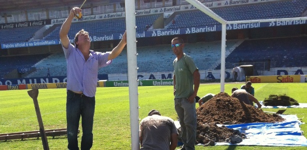 Grêmio retira traves do estádio Olímpico para instalar na nova Arena do clube tricolor - Márcio Neves/Divulgação/Grêmio FBPA