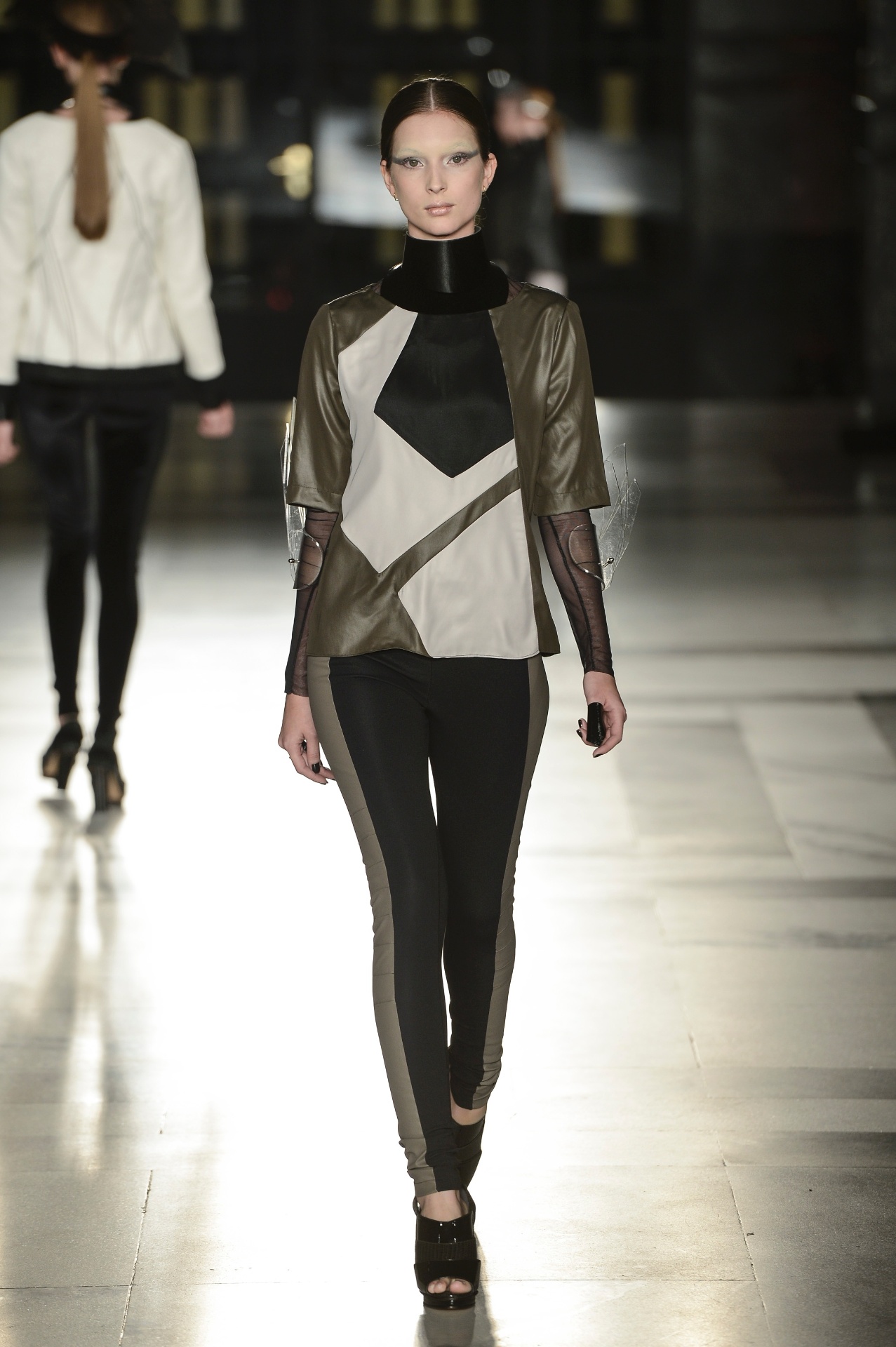 Já a Jardin apresentou no Minas Trend Preview uma blusa com recortes em couro - Divulgação