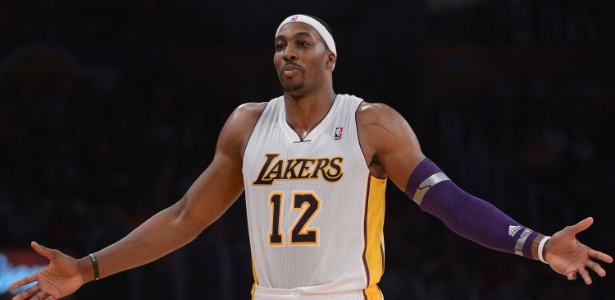 Dwight Howard sofreu uma lesão no ombro e desfalcará os Lakers nos próximos jogos - Harry How/Getty Images/AFP