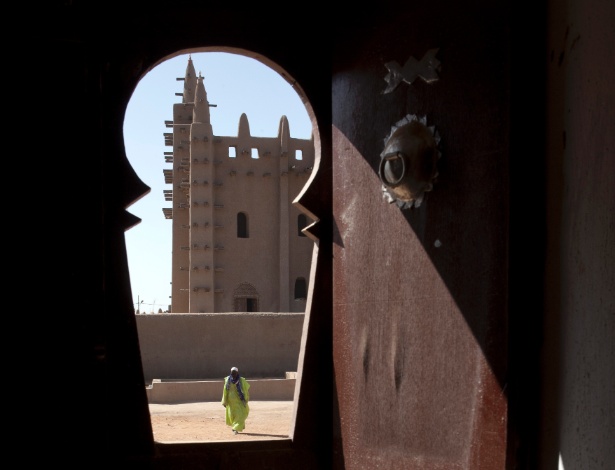 Muitos jovens árabes querem uma cultura que não vire as costas à religião nem se limite aos seus mandamentos. A Grande Mesquita, em Djenne, em Mali, é Patrimônio da Humanidade - Damon Winter/The New York Times