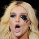 3.dez.2012: A cantora Ke$ha, que acaba de lançar o álbum "Warrior", se apresenta em Los Angeles em noite promovida por uma rádio - Reuters