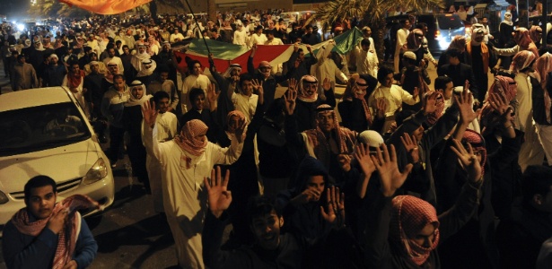 Manifestantes protestam contra resultados das eleições no Kuait - Obaida al Ahmad/Reuters - 4.dez.2012 