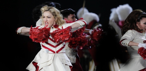 4.dez.2012 - Madonna se apresenta com o "MDNA Tour" no Estádio do Morumbi, em São Paulo - Fernando Donasci/UOL