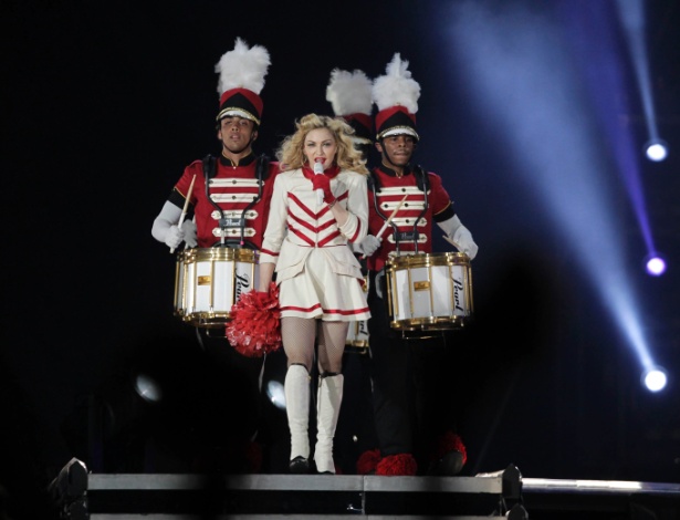4.dez.2012 - Madonna se apresenta com o "MDNA Tour" no Estádio do Morumbi, em São Paulo - Fernando Donasci/UOL