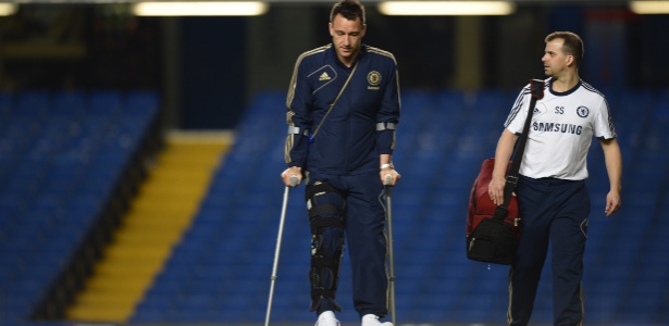 Zagueiro John Terry lesionou os ligamentos do joelho no último dia 11 de novembro