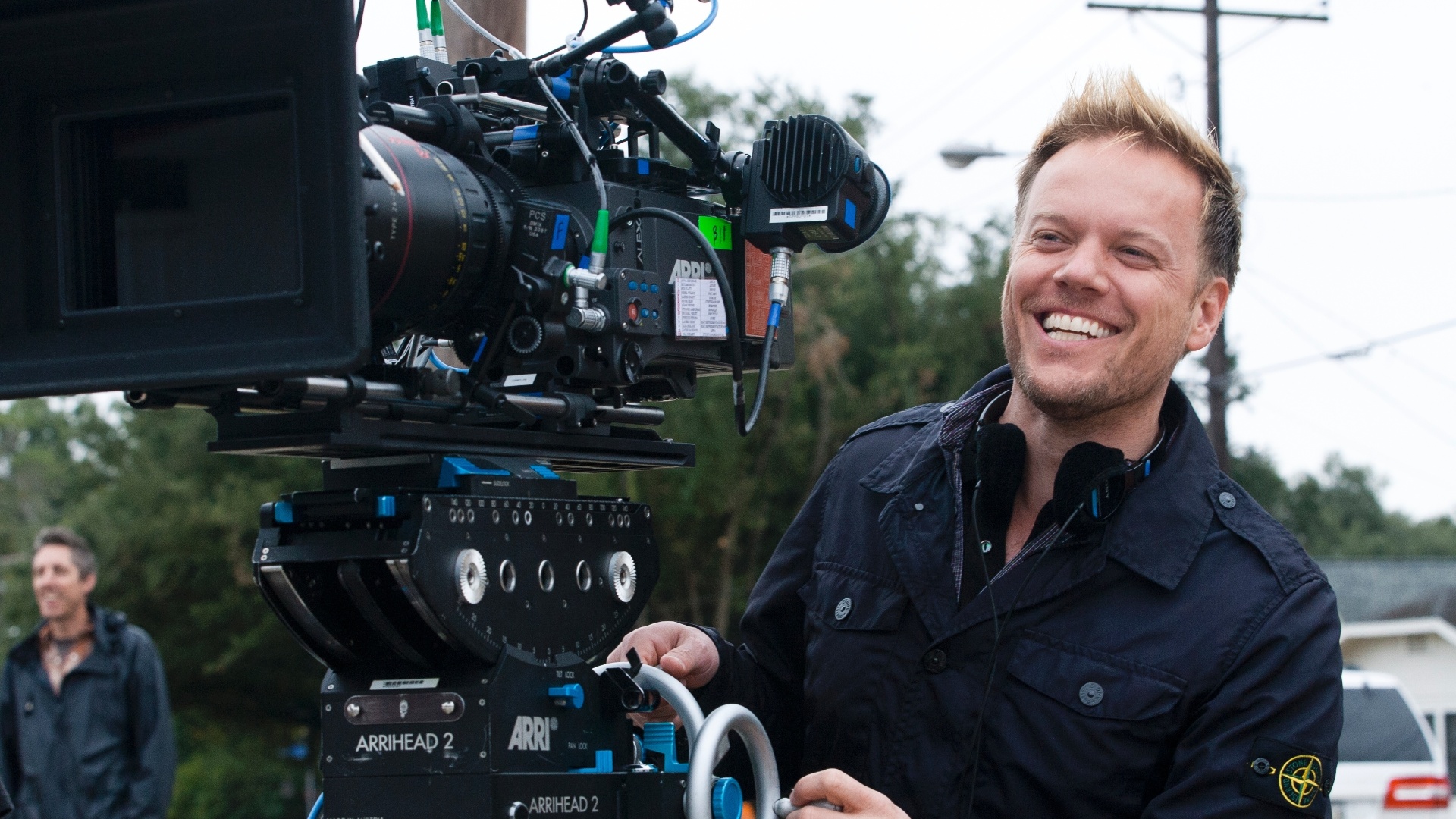 6.dez.2012 - O diretor Jason Moore no set de filmagens da comédia "A Escolha Perfeita", estrelada por Anna Kendrick e Rebel Wilson - Universal / Divulgação