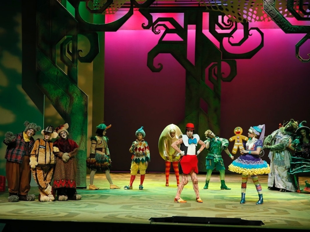 7.dez.2012 - Elenco ensaia "Shrek - O Musical" no Teatro João Caetano, no Rio - AgNews