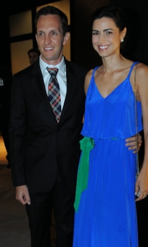 7.dez.2012 - O automobilista Luciano Burti com sua mulher Daniela Nobert no casamento de do ex-piloto Emerson Fittipaldi com sua companheira de 11 anos, Rossana Fanucchi, em bufê no Brooklin, em São Paulo